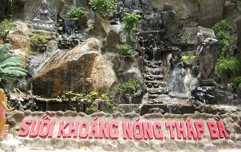 Du lịch Nha Trang trải nghiệm tắm suối khoáng nóng Tháp Bà