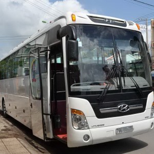 Xe 29 chỗ Samco đón khách đi Tháp Bà Ponagar